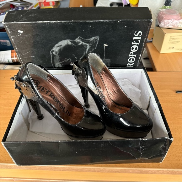 Metropolis Shoes - Picture 10 of 13